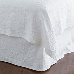 Putnam Cotton Matelassé 18 in. Drop Bed Skirt - White