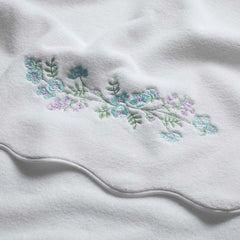 Embroidered Scallop Bath Towel - Flower