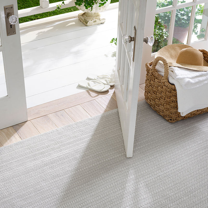 Herringbone Handwoven Reversible Indoor/Outdoor Rug - Gray Pearl, 6' x 9'