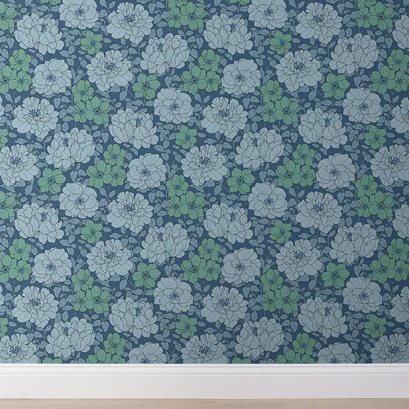Large Blooms Traditional Wallpaper - Blue, Swatch