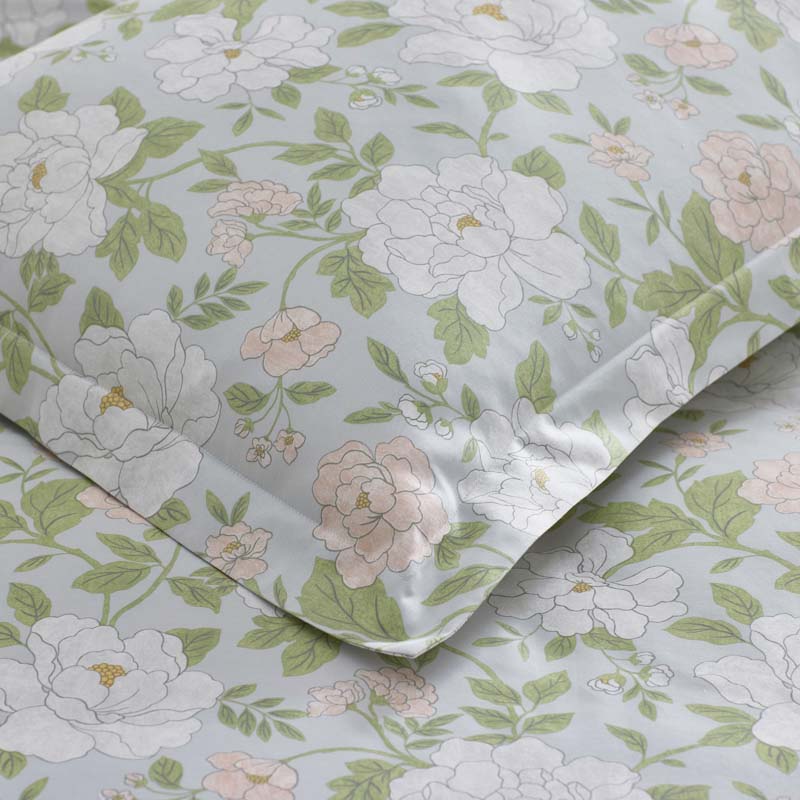 Misty Meadow Cluster Reversible Classic Smooth Sateen Duvet Cover - Green Tea, King/Cal. King