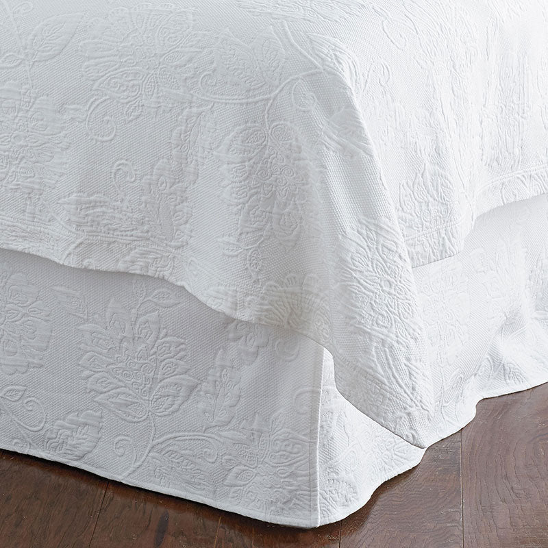 Putnam Cotton Matelassé 18 in. Drop Bed Skirt - White