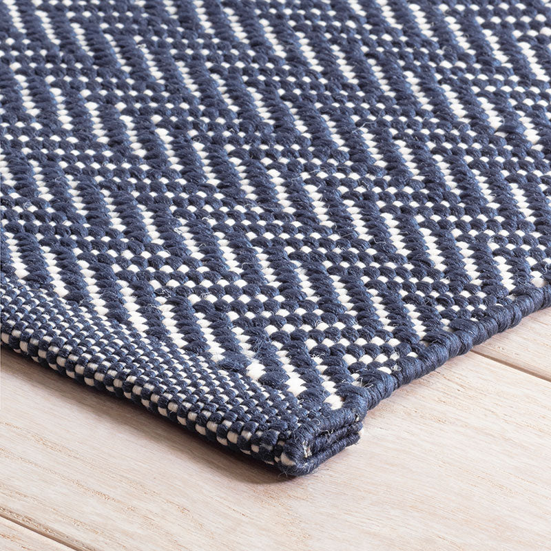 Herringbone Handwoven Reversible Indoor/Outdoor Rug - Navy, 3' x 5'