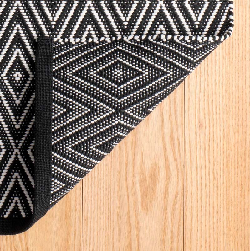 Diamond Handwoven Indoor/Outdoor Rug - Black, 2' 6" x 8' Runner