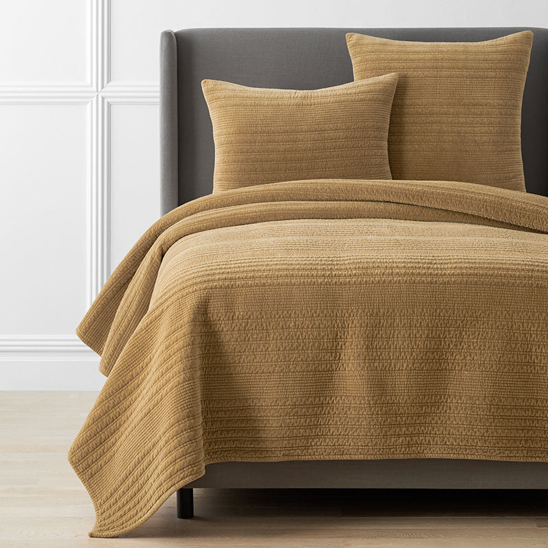 Line Stitch Velvet Quilt - Gold, Full/Queen