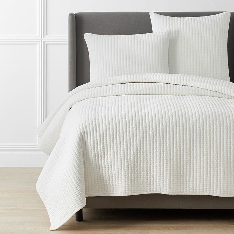 Straight Stitch Velvet Quilt - White, Full/Queen