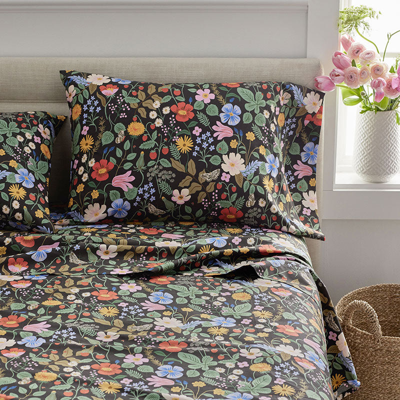 Strawberry Fields Classic Cool Cotton Percale Flat Bed Sheet - Black Multi, Queen