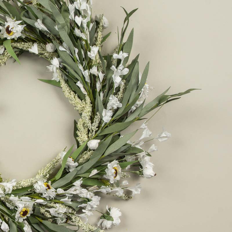 White Daisy & Cream Heather Wreath