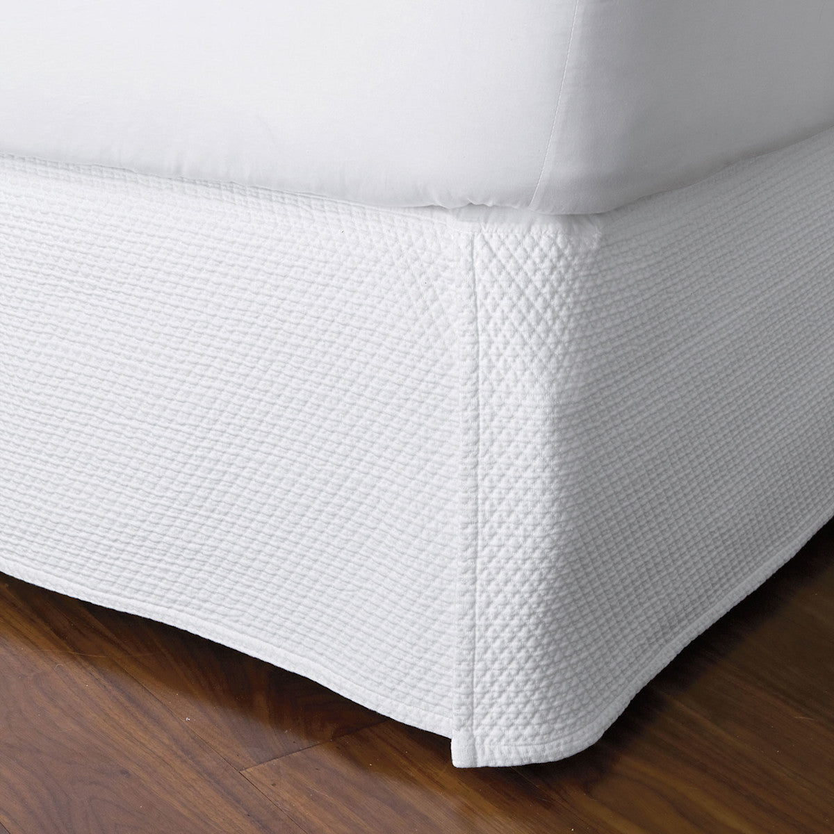 Madelyn Egyptian Cotton Matelassé 18 in. Drop Bed Skirt - White