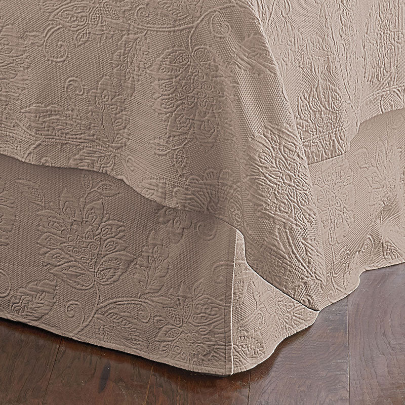 Putnam Cotton Matelassé 14 in. Drop Bed Skirt - Dune