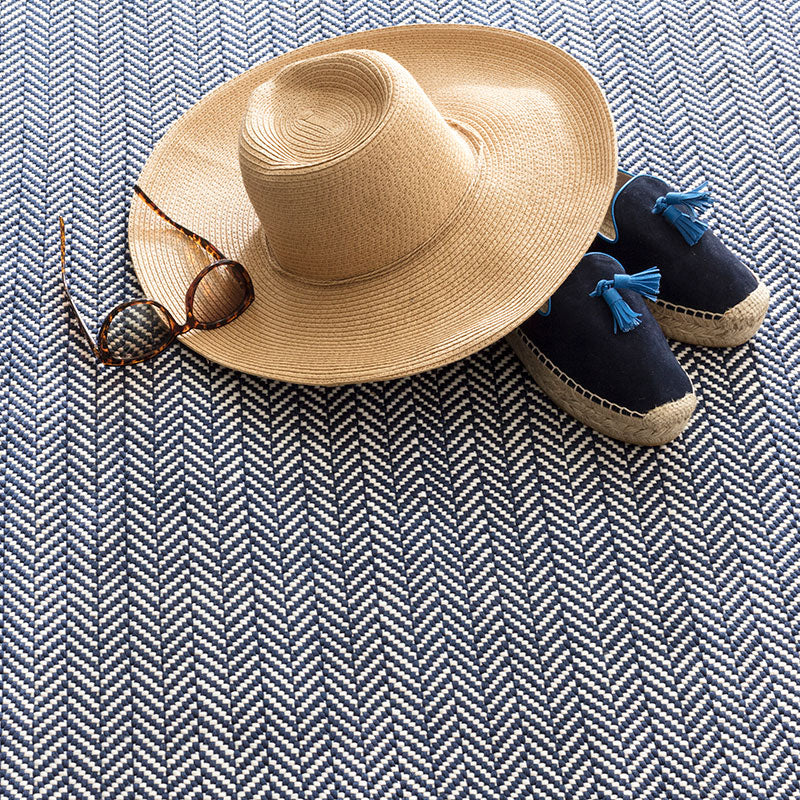 Herringbone Handwoven Reversible Indoor/Outdoor Rug - Navy, 3' x 5'