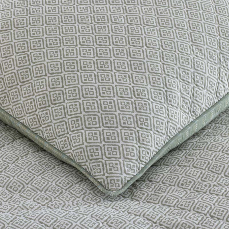 Tira Geo Reversible Quilt - Green, King/Cal. King
