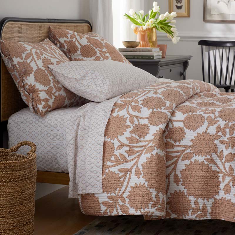 Feliciana Chrysanthemum Reversible Quilt - Clay, King/Cal. King