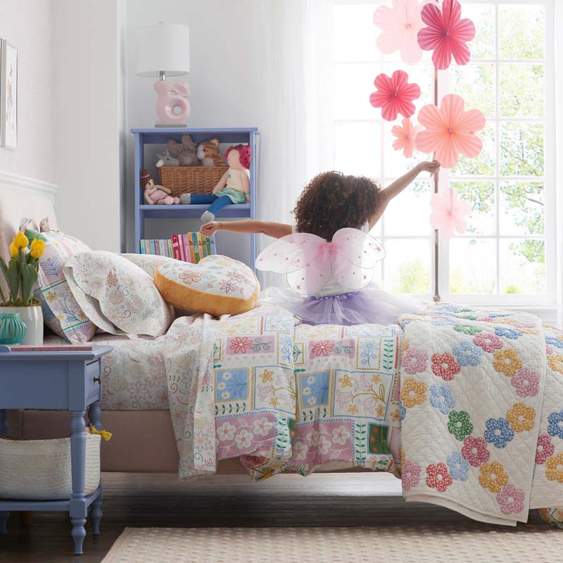 Daisy Patch Quilt - White Multi, Full/Queen