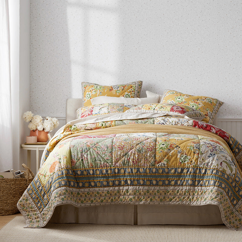 Ava Traditional Wallpaper - Ditsy Floral Natural, Roll