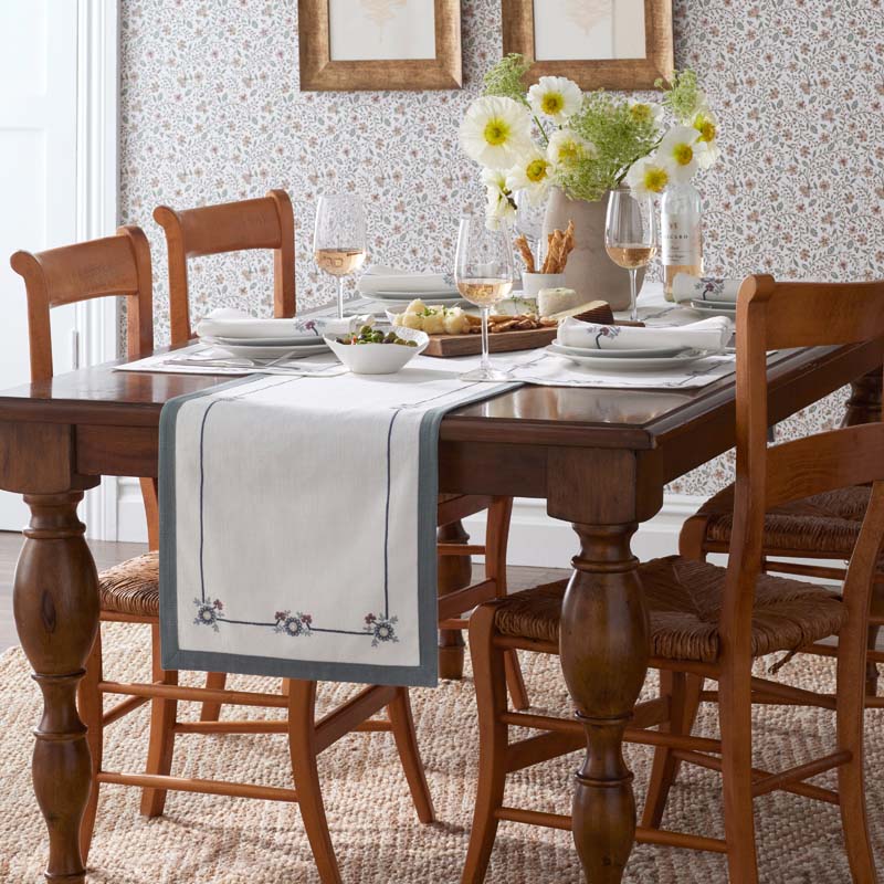 Garden Patch Floral Traditional Wallpaper - Multi, Swatch