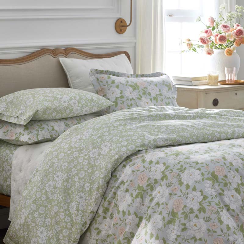 Misty Meadow Cluster Reversible Classic Smooth Sateen Duvet Cover - Green Tea, Full/Queen