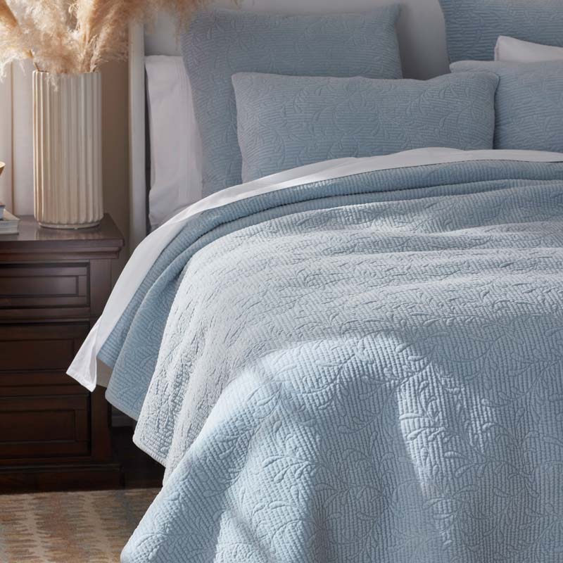 Tinsley Leaf Quilt - Blue, King/Cal. King