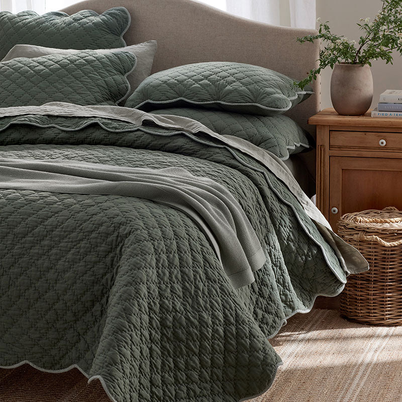 Scallop Quilt - Forest Green, Full/Queen