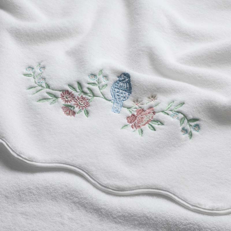 Embroidered Scallop Bath Towel - Bird