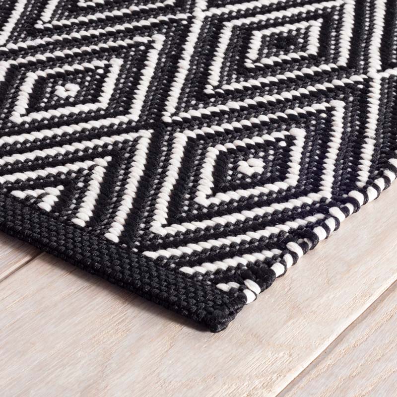 Diamond Handwoven Indoor/Outdoor Rug - Black, 6' x 9'