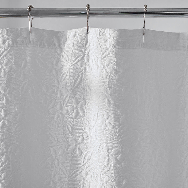 Leaf Matelassé Shower Curtain - White
