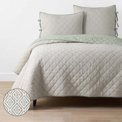 Tira Geo Reversible Quilt - Green, Full/Queen