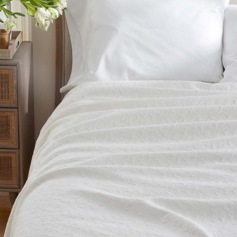 Delicate Floral Blanket - Cream, Full/Queen