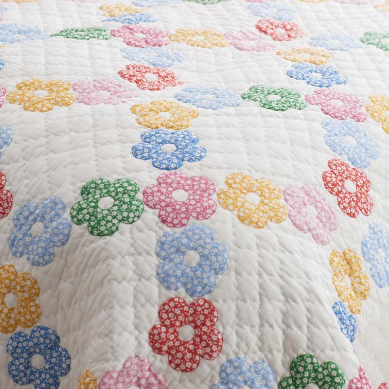 Daisy Patch Quilt - White Multi, Full/Queen