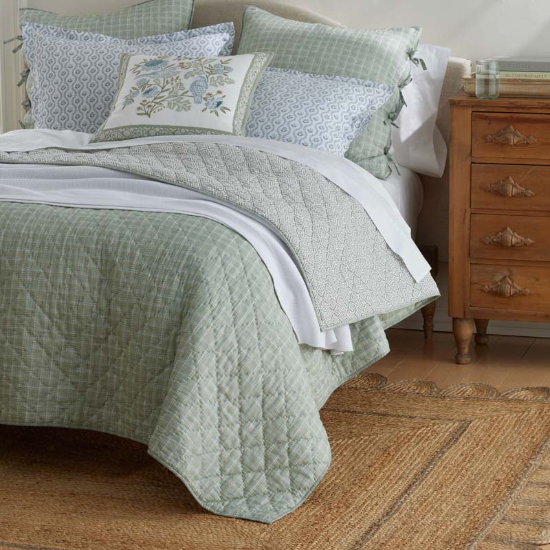 Tira Geo Reversible Quilt - Green, King/Cal. King