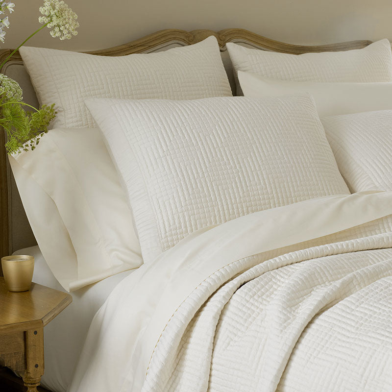 Premium Smooth Cotton Sateen Solid Quilt - Cream, Full/Queen