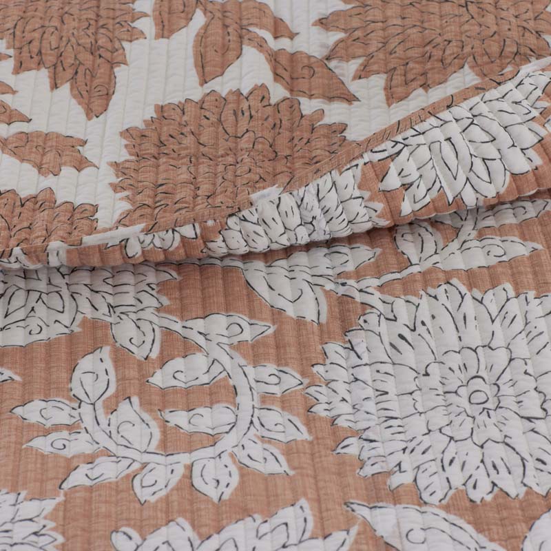 Feliciana Chrysanthemum Reversible Quilt - Clay, Full/Queen