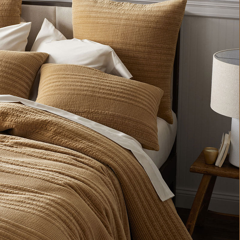 Line Stitch Velvet Quilt - Gold, Full/Queen