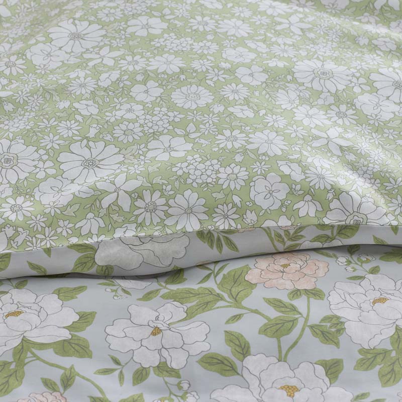 Misty Meadow Cluster Reversible Classic Smooth Sateen Duvet Cover - Green Tea, Full/Queen