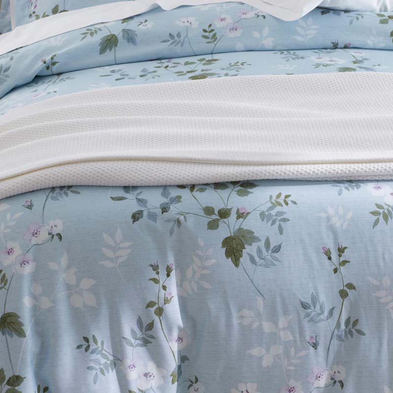 Wispy Meadow Premium Smooth Wrinkle-Free Sateen Fitted Bed Sheet - Blue Multi, King