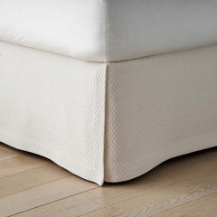 Matelassé 18 in. Bed Skirt - Textured Grid Ivory, Twin