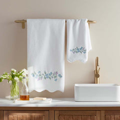 Embroidered Scallop Bath Towel - Flower