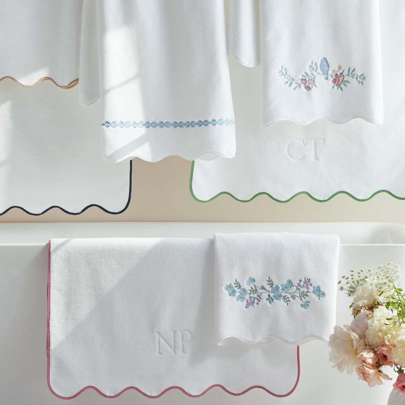 Embroidered Scallop Bath Towel - Flower