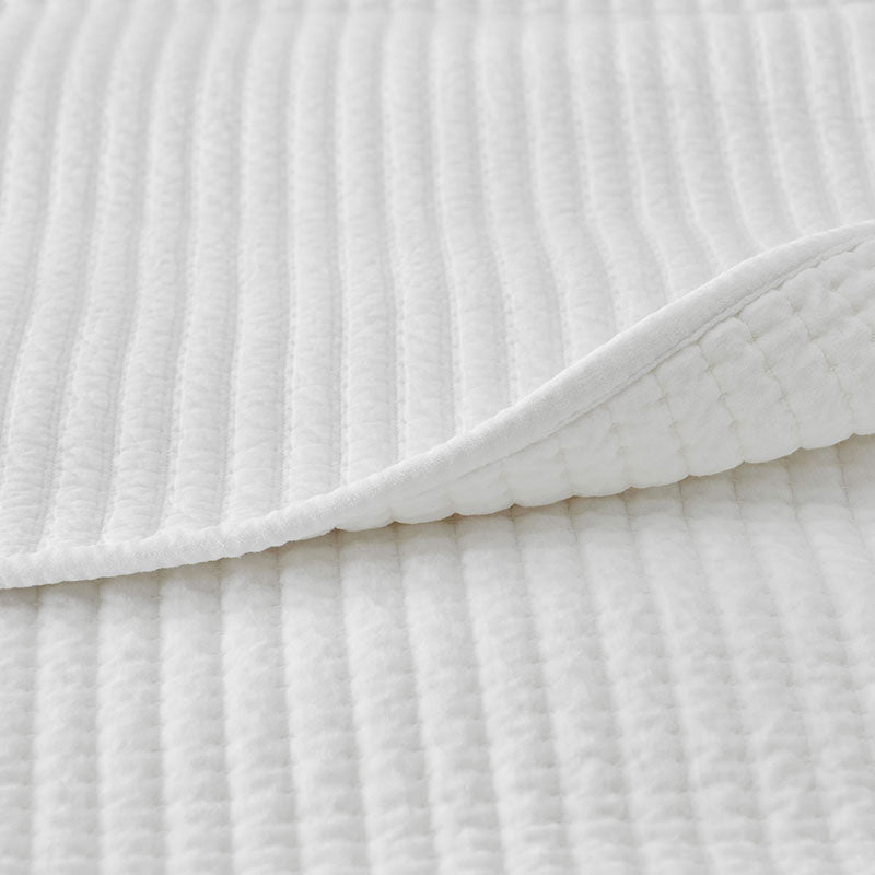 Straight Stitch Velvet Quilt - White, King