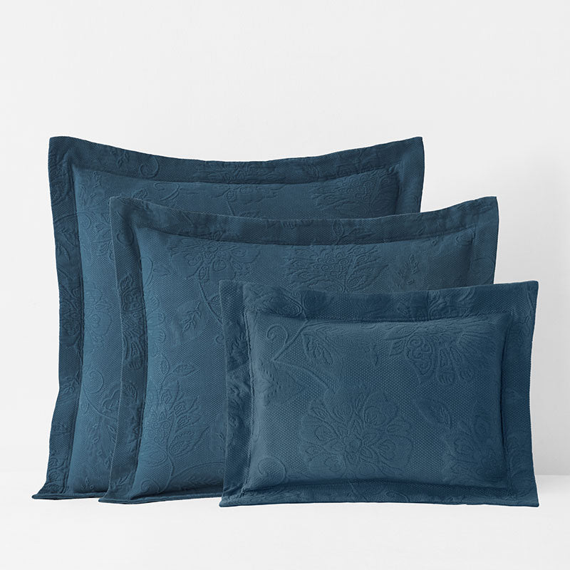 Putnam Cotton Matelassé Pillow Cover - Navy