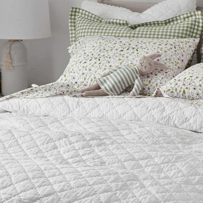 Vintage Eyelet Quilt - White, Full/Queen
