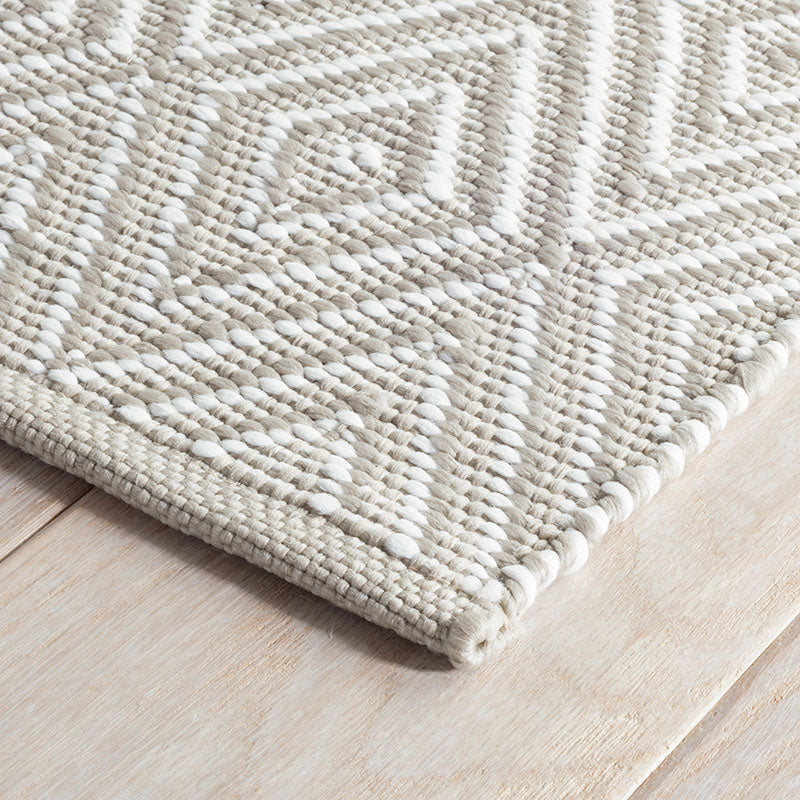 Diamond Handwoven Indoor/Outdoor Rug - Platinum, 2' 6" x 8' Runner